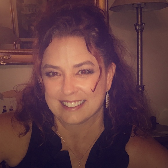 Meet your Posher, Juliebeth - Picture 1 of 2